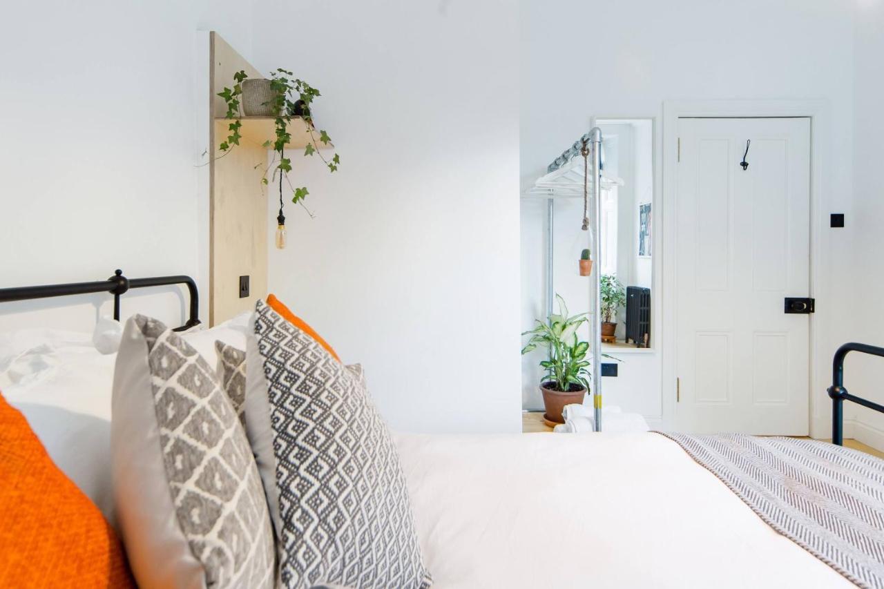 The Plywood Flat, Modern Style In A Traditional Tenement Edimburgo Exterior foto